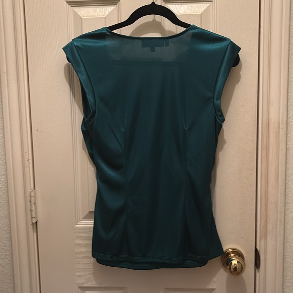 Women’s Jennifer Lopez Dark Green Satin-Like Cap-Sleeve Dressy Holiday Top - Picture 3 of 5